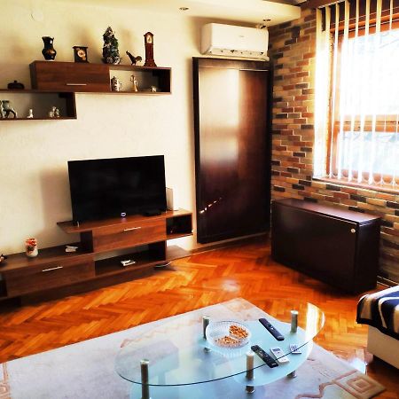 V2 With Love - Vintage Modern And Spacious Belgrad Dış mekan fotoğraf