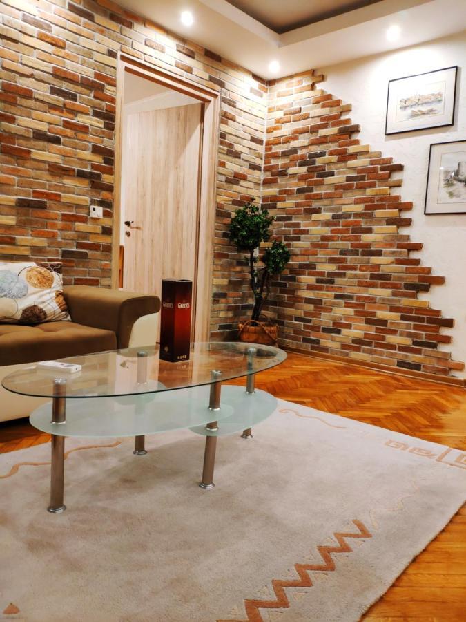 V2 With Love - Vintage Modern And Spacious Belgrad Dış mekan fotoğraf