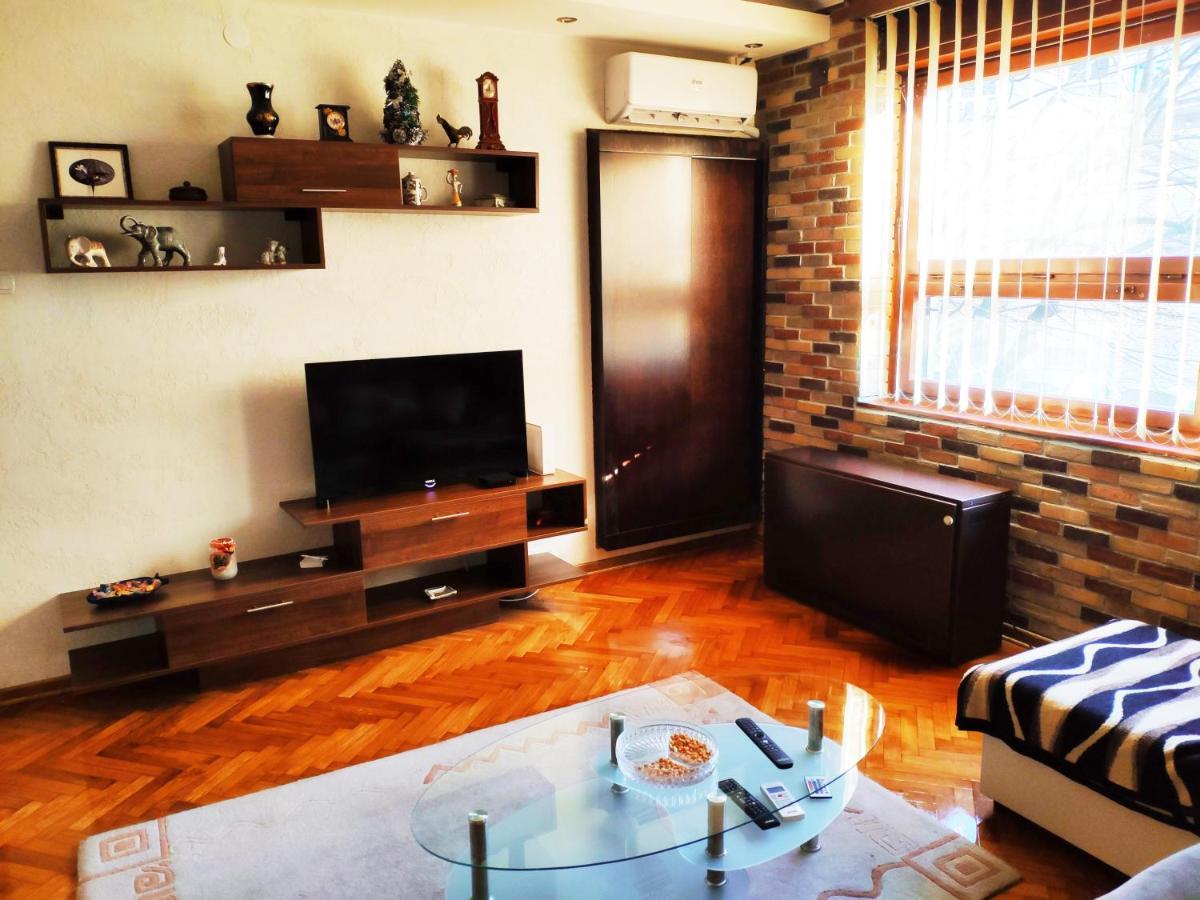 V2 With Love - Vintage Modern And Spacious Belgrad Dış mekan fotoğraf